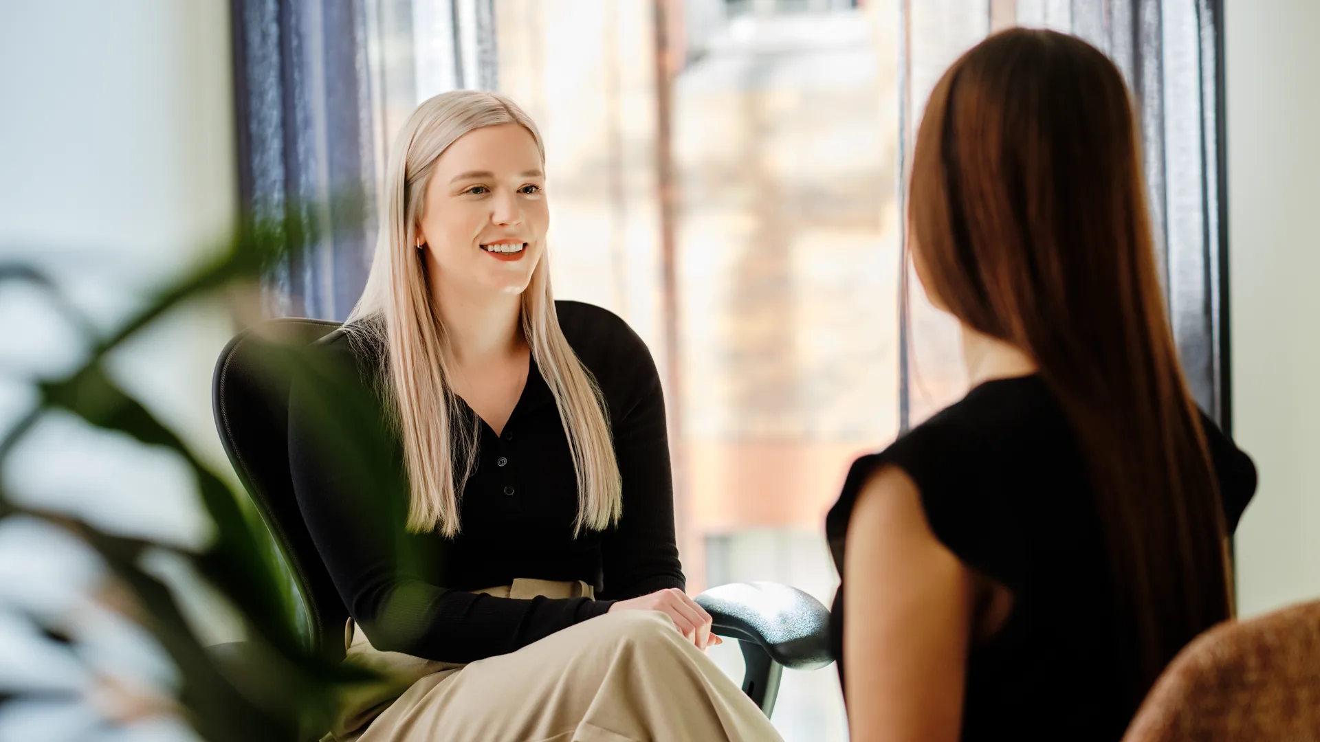 A dietitian speaking with a patient during a consultation.